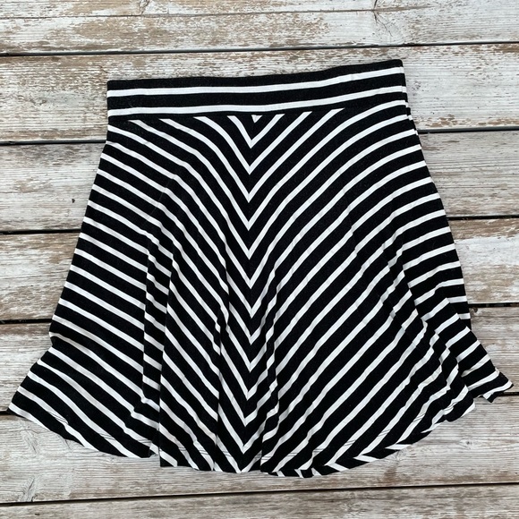 LOFT black and White Swing Skirt, Sz Medium - Picture 4 of 4